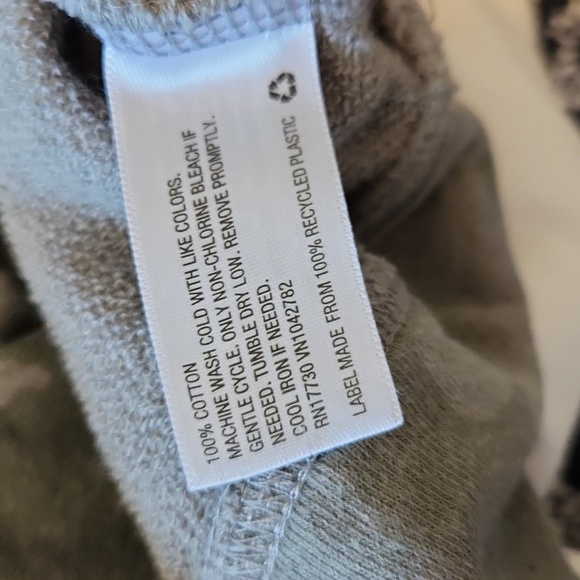 Universal Thread camo pullover sweatshirt - Picture 4 of 4